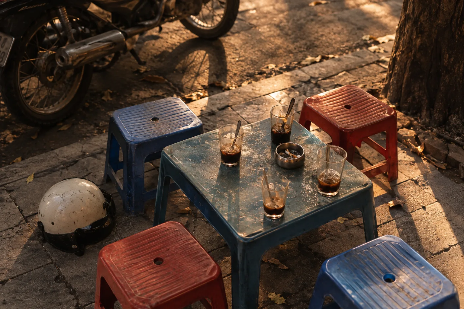 Tabourets bas dans la rue